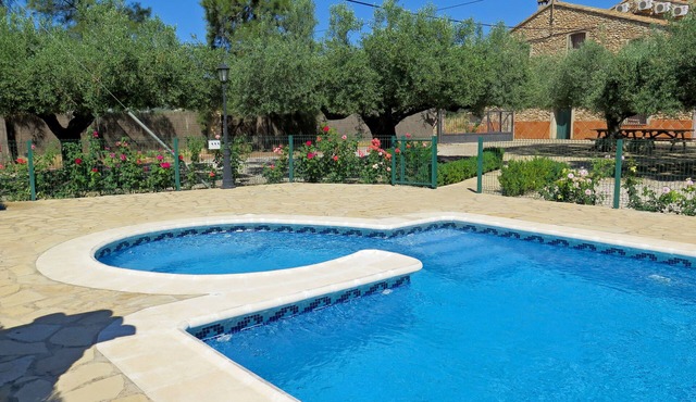 Accommodation in Castellón (6 people). Enjoy the family pool