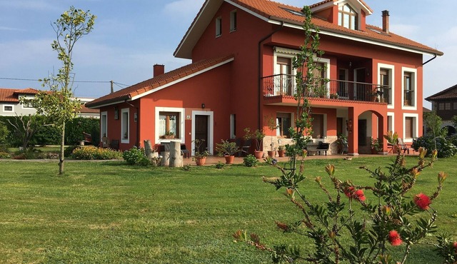Accommodation rented as a whole or by rooms H.2125.AS