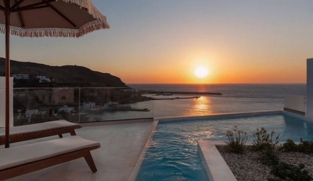 Achla Private Pool Golden Vista Suites