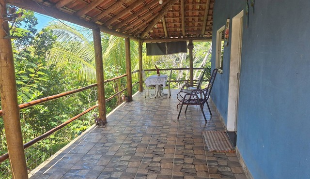ACONCHEGO ATLÂNTIC is located 9km (15 minutes by car) from the center, come and relax.
