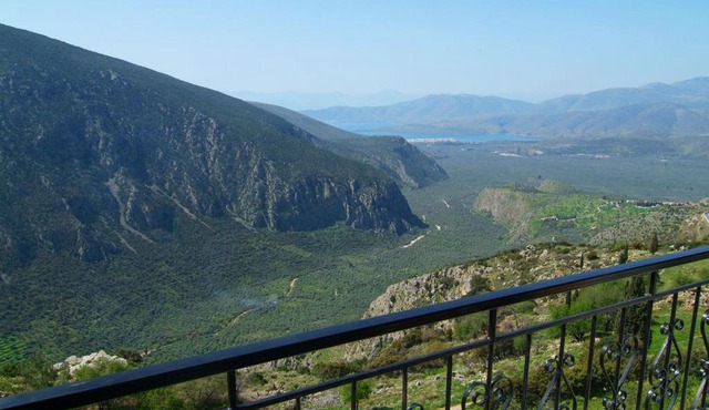 Acropole Delphi City Hotel