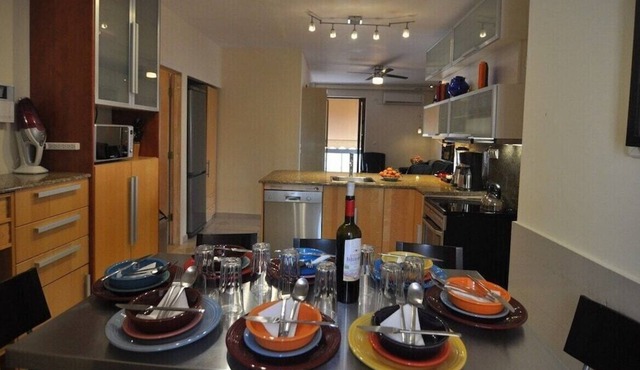 Acropolis Beta, 3 Bdrm, 2 BA Sleep 8 in Real Beds,