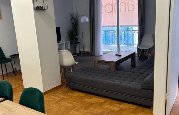 Acropolis View and Walking Distance 4 bd Flat
