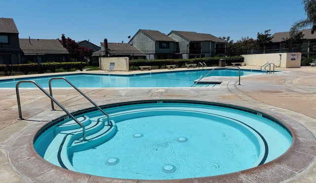 Across Street from Disneyland Full Kitchen Washer/Dryer Pool/Spa Free Parking