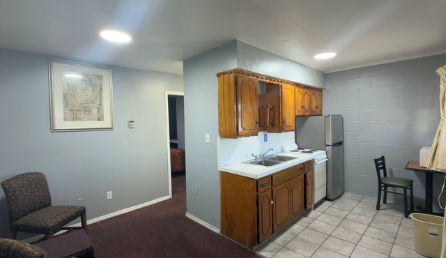 Ada Inn & Suites