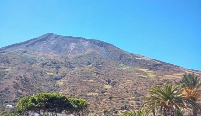 Ada Stromboli House in Piscità, close to the beach and the Cave of Aeolus.