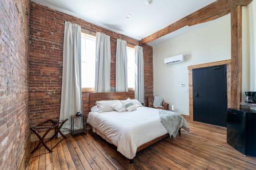 ADA Suite - Room 6