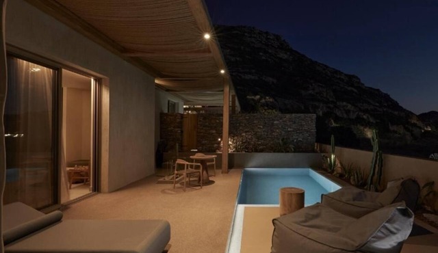 Adama - Luxury Junior Suite with Private Heated Swimming Pool