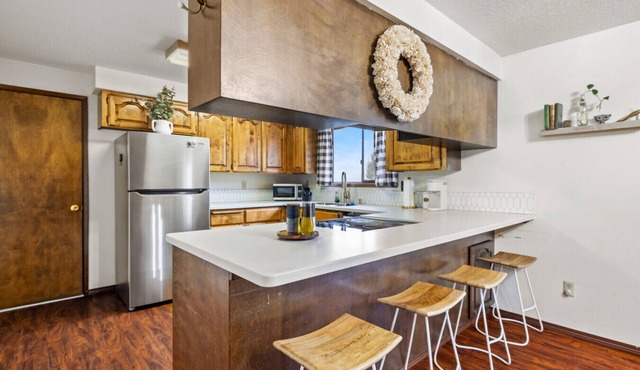 Additional Living Room, Just Minutes From Highway