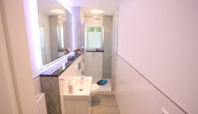 Adelsdorf B & B's in the Aischgrund modern, bright, garden view, kitchen, BBQ, parking