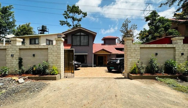 Adhiraj Villa is a luxurious villa located in Panchgani-Mahabaleshwar Road.