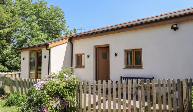 ADIPIT STABLES, romantic, with a garden in Bideford
