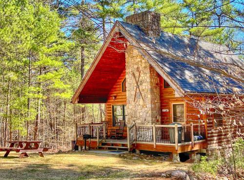 Adirondack Mountain Cabin with Hot Tub, Near Whiteface, Lake Placid, Fire Pit, Game Rm