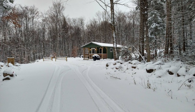 ADK Getaway "The Beech House" 1 Bedroom Cottage 1 mile from Adirondack Park