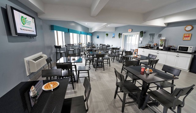 Admiralty Inn & Suites - a Red Collection Hotel