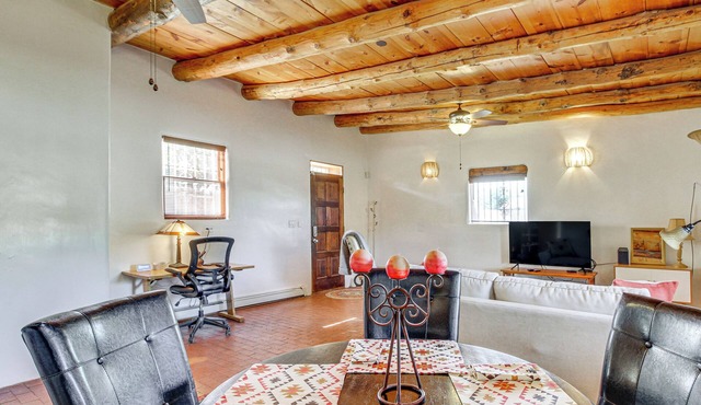 Adobe Home 8 Mi to Old Town Albuquerque!