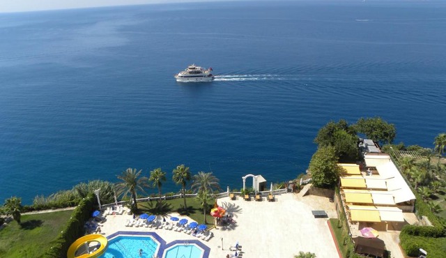 Adonis Hotel