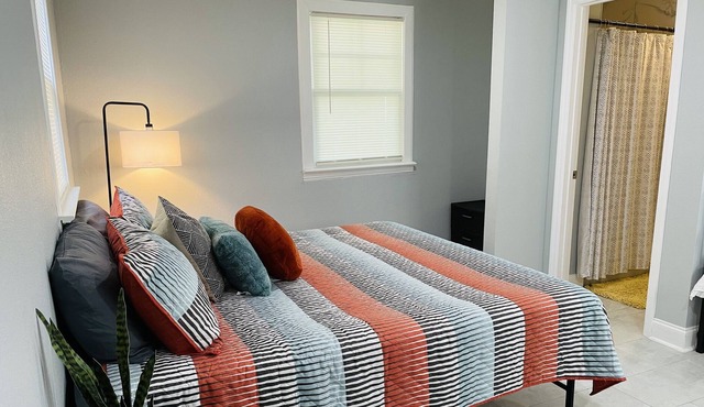 Adorable 1 Bedroom Guesthouse
