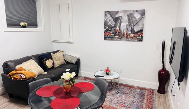 Adorable 2 Bd Suite