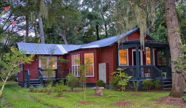 Adorable 2 Bed, 2 Bath Cottage in Historic Beaufortn30 Day Minimum Stay