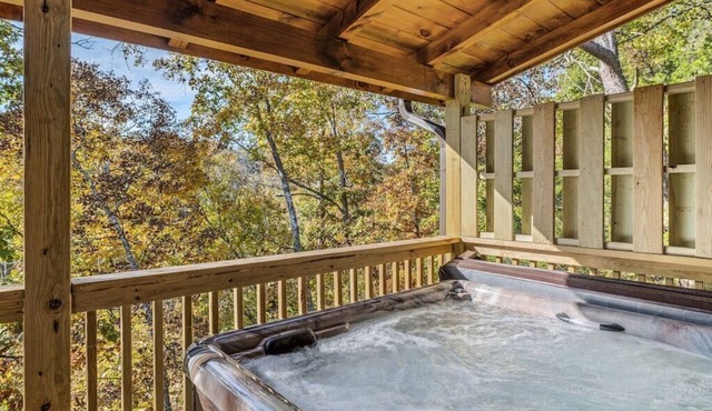 Adorable 3BD Cabin! Hot Tub + Pool Table + Views!