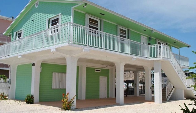 Adorable canal front Pool Home in Plantation Key