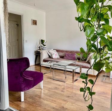 Adorable Hackney Flat with Balcony