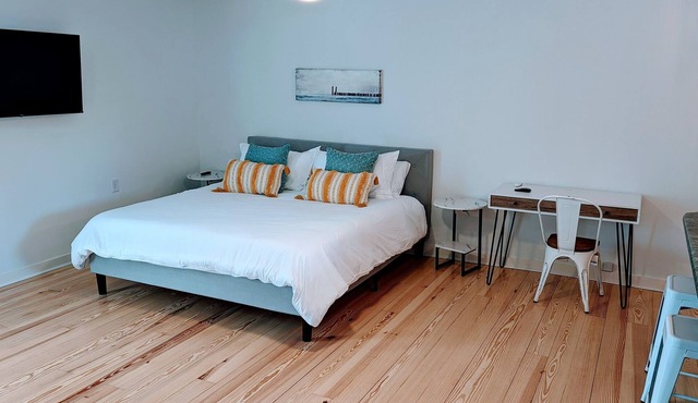 Adorable Studio Apartment with Patio
