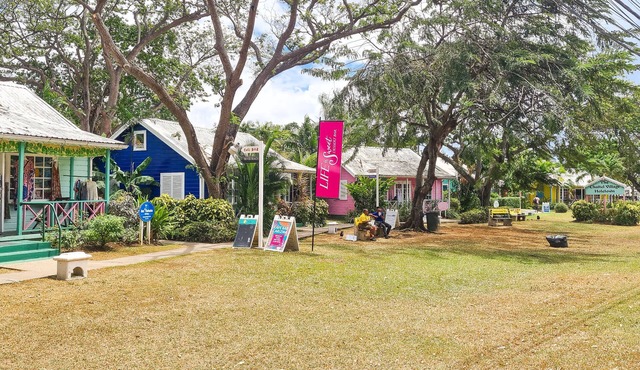 Adorable Sunset Crest Home Near the Beach, Communal Pool, Full Kitchen, SmartTV