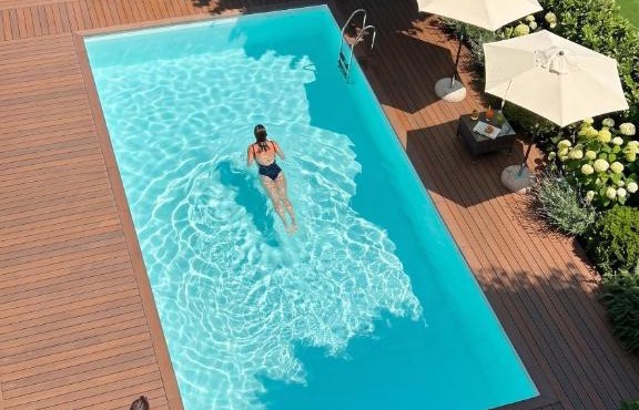 Adoro Hotel