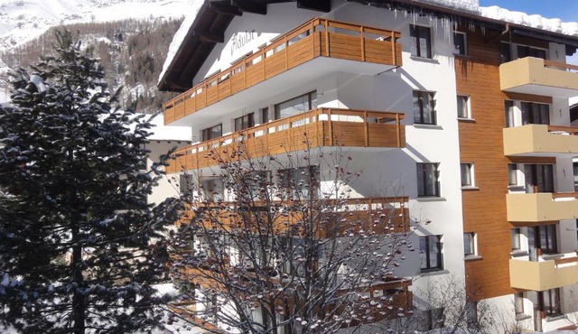 Adular Saas-Fee