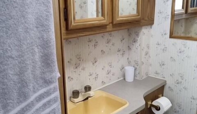 Adventure Awaits! Spacious Camper, Off-Grid Experience