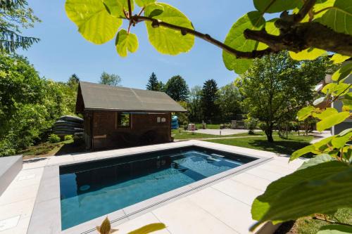 Adventure Cottage with pool and big garden