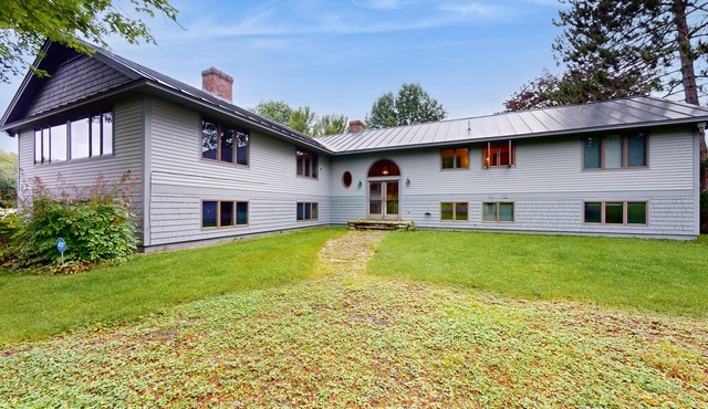 Adventure-filled getaway, ponds, trails, dog-friendly, w/d, BBQ, views & more