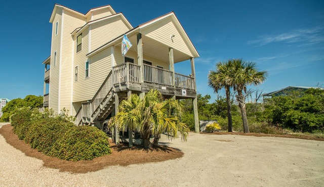 Adventures in Paradise - Private pool, gated doggy area, gas grill and more!
