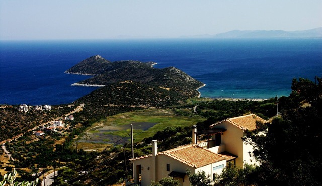 Aeolos Villa Overlooking the Sparkling Waters of the Aegean