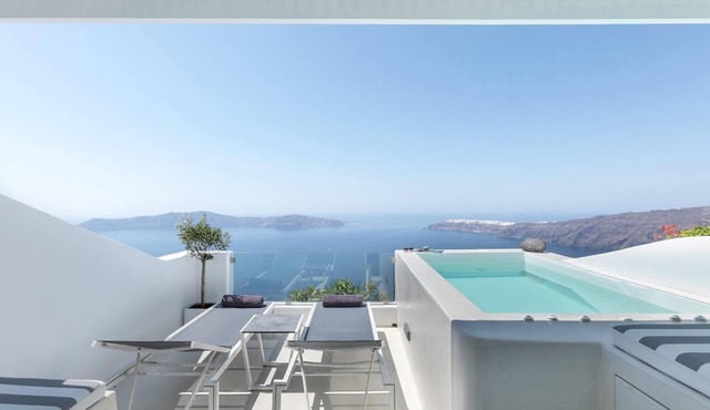 Aether Suite with hot tub and sea view by Caldera Houses
