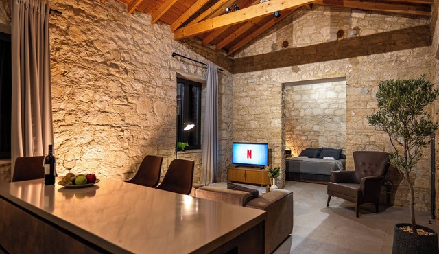 Aetherial Cozy 1-bedroom cottage in peaceful Choulou with AC