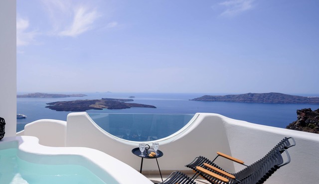 Aethria Suite with Caldera view