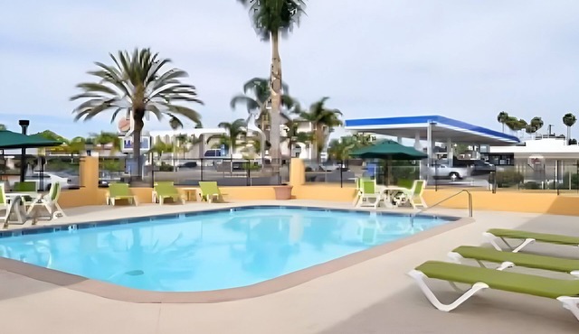 Affordable 2 Rooms for Surfers Close to Oceanside City Beach