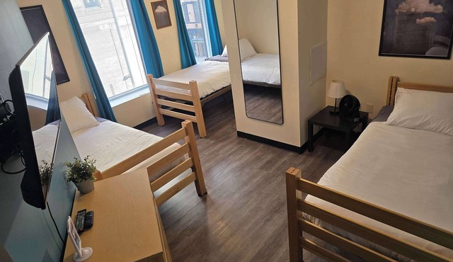 Affordable Downtown Apt | 3 Beds + 60” TV | Walk to PPG