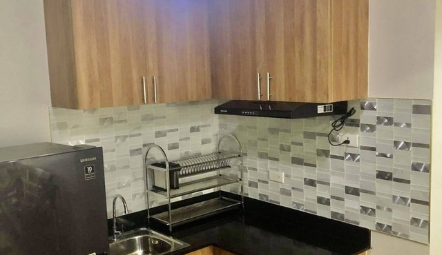 Affordable, friendly, central location, close to malls, Free parking. Furnished!