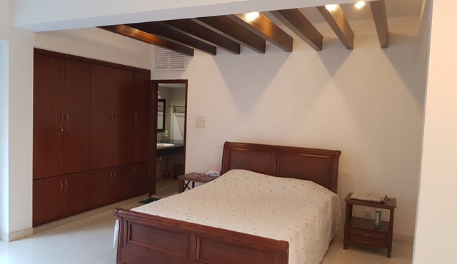 Affordable Luxurious Queen Bed@ Gulshan 2