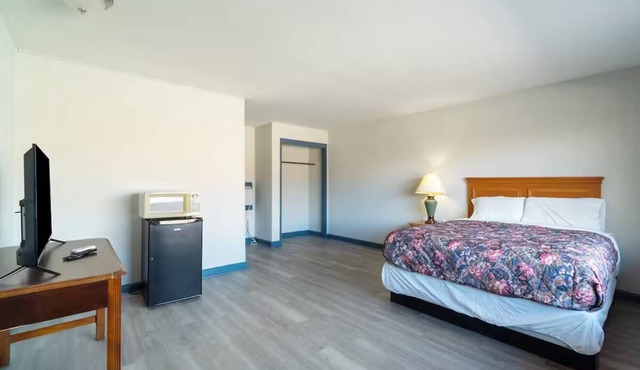 Affordable Room Near Sea Center Texas – Only 6 Miles Away, Free Parking