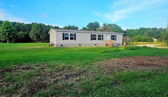 Affordable Topsail Island Getaway, Sleeps 8 & Only 7 minute drive to the Ocean!