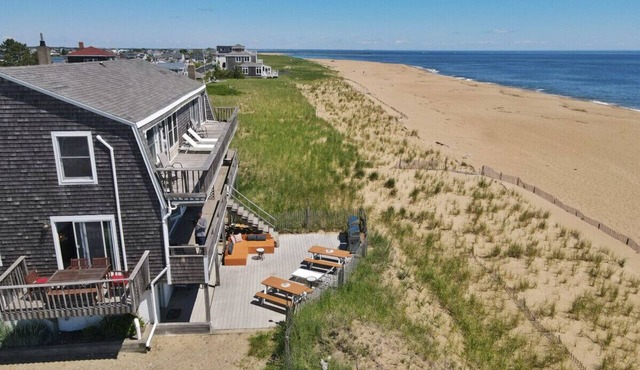 After Dune Delight: Beachfront & Access! Condo