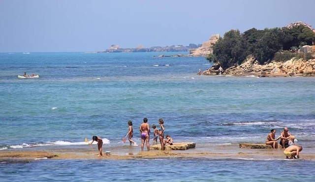 Agamennone, apartment 20 meters from the sea with a furnished terrace.
