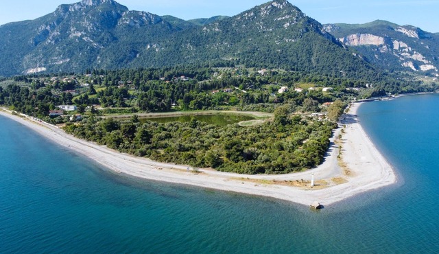 Agios Konstantinos peaceful Beach 3bdr apartment