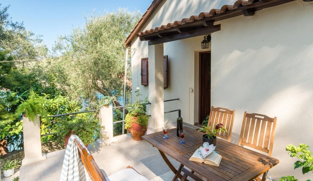 Aglaia Studio in Longos