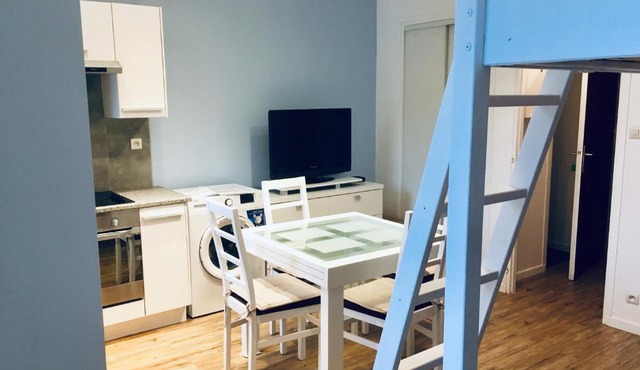 Agréable studio neuf avec vue + parking gratuit